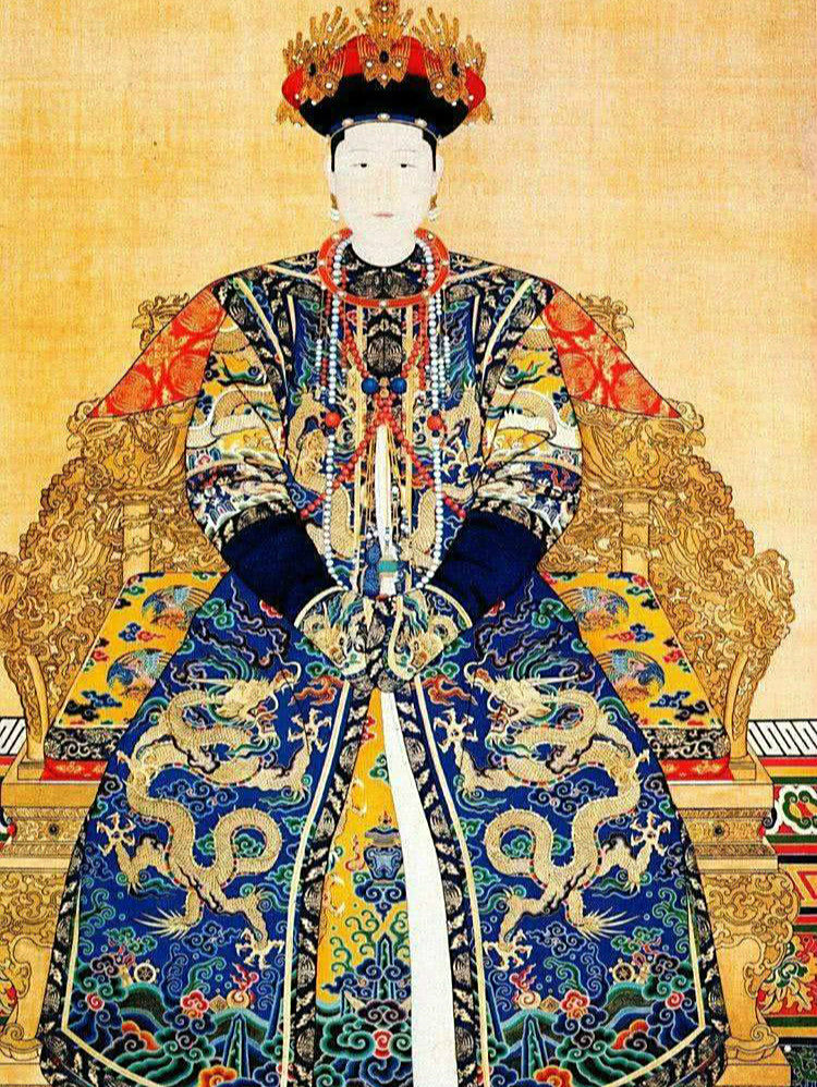 这张是孝懿仁皇后佟佳氏画像,她是康熙帝的第三任皇后,国舅佟国维的