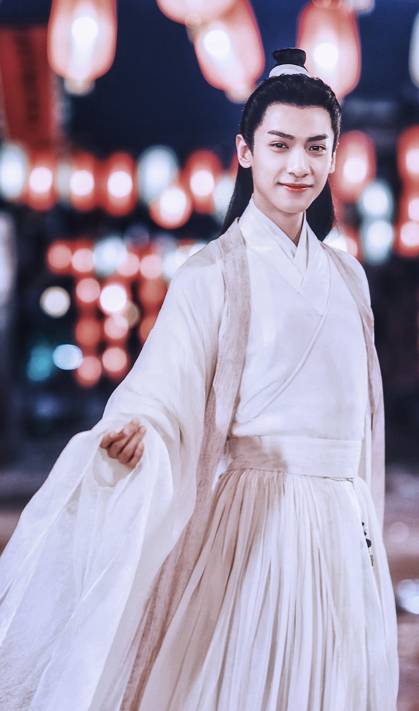 罗云熙古装,此公子只应见画,人间哪得几回闻,白衣翩翩人似玉