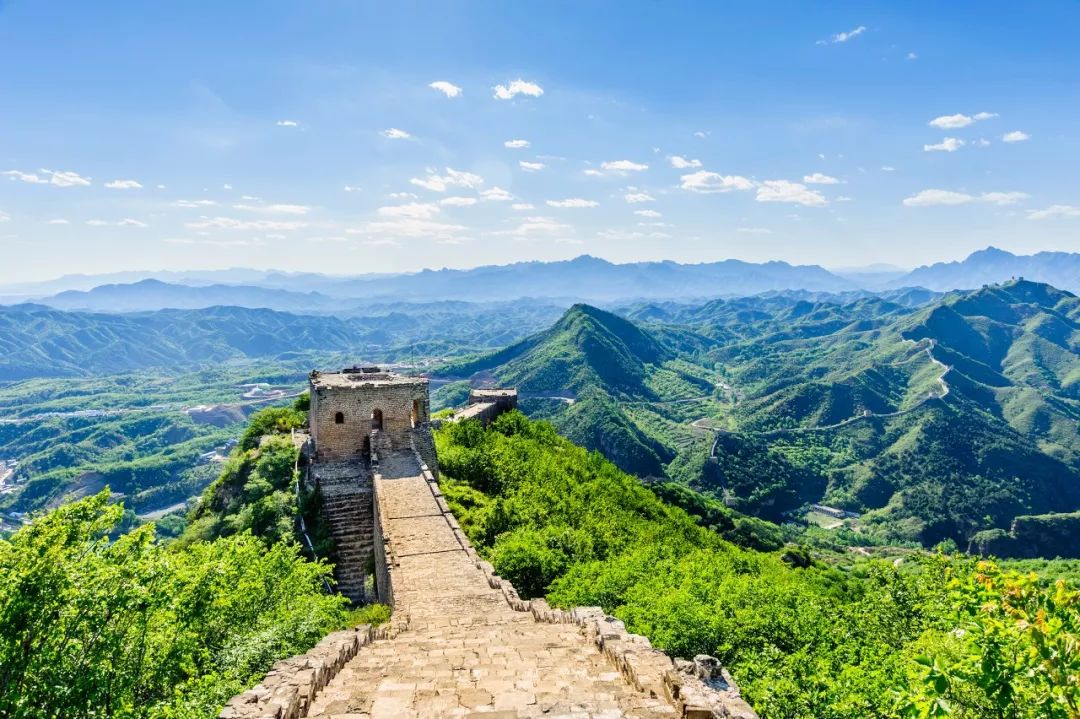 作为长白山最著名的景色,天池一直是去长白山必游之地,而一览天池