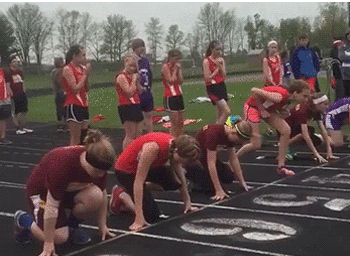 搞笑gif:实际行动证明一定不要输在起跑线上