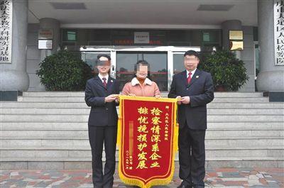 涉黑嫌疑人当庭指认检察官为"保护伞" 扫黑办介入