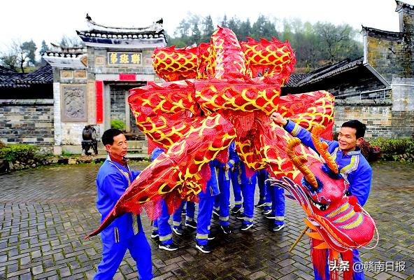摆字龙灯闹新春 畲族群众送祝福
