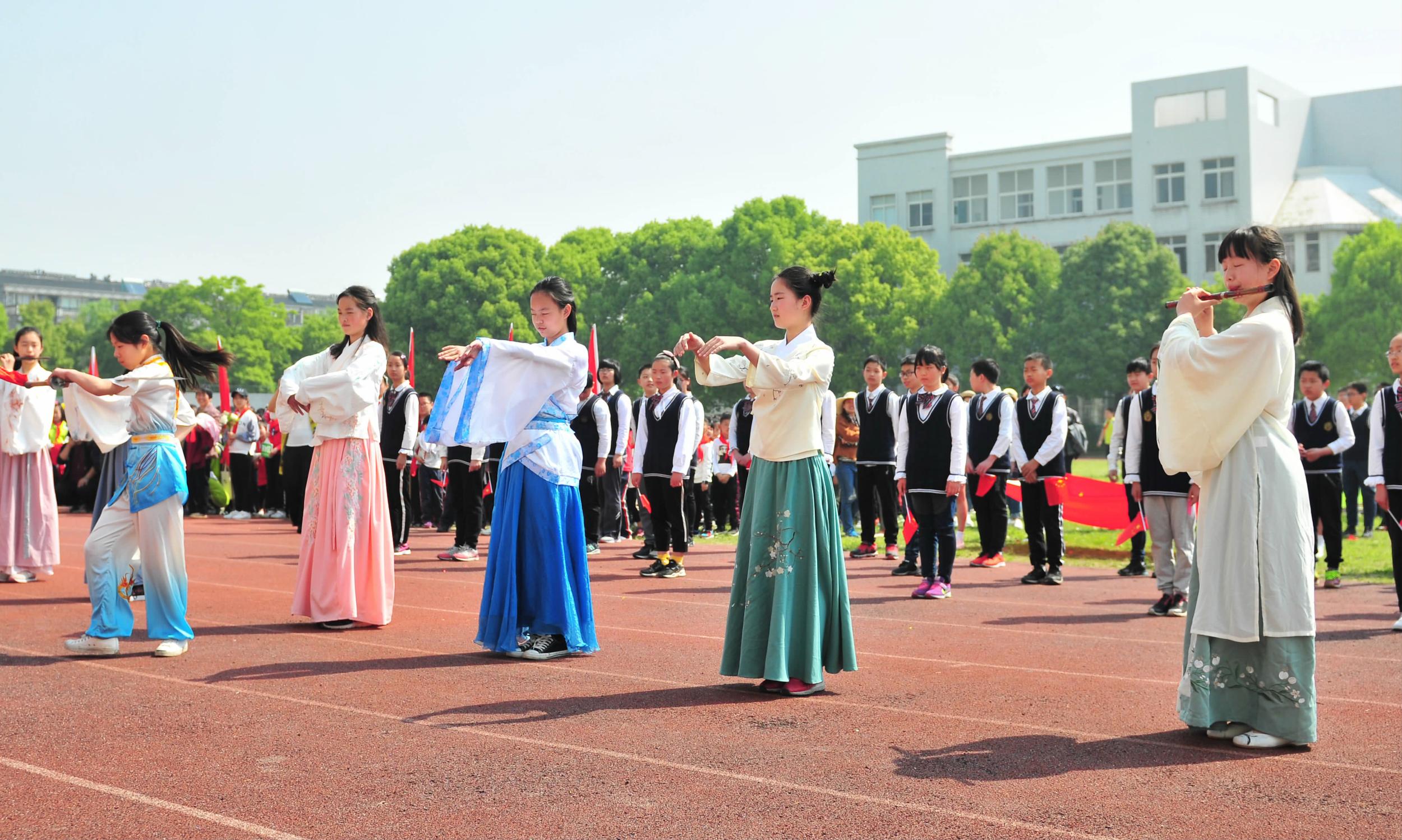 学样将汉服改为校服?网友:您觉得可能吗?