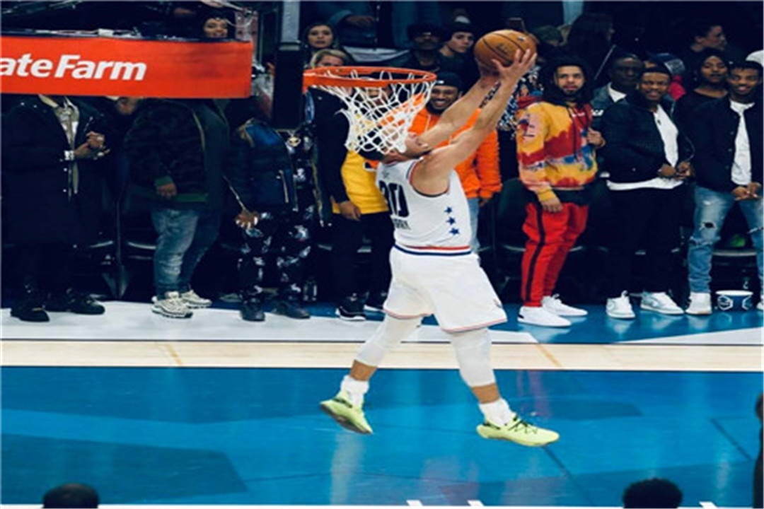 全明星最后5秒,库里终于扣篮了!接下来全场两万人欢呼!