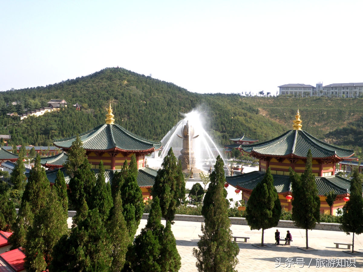 南山旅游风景区为国家a a a a a级旅游景区之一,它位于山东省烟台龙口