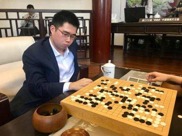 上海棋手时隔11年再挑战天元,范蕴若棋差一招获亚军