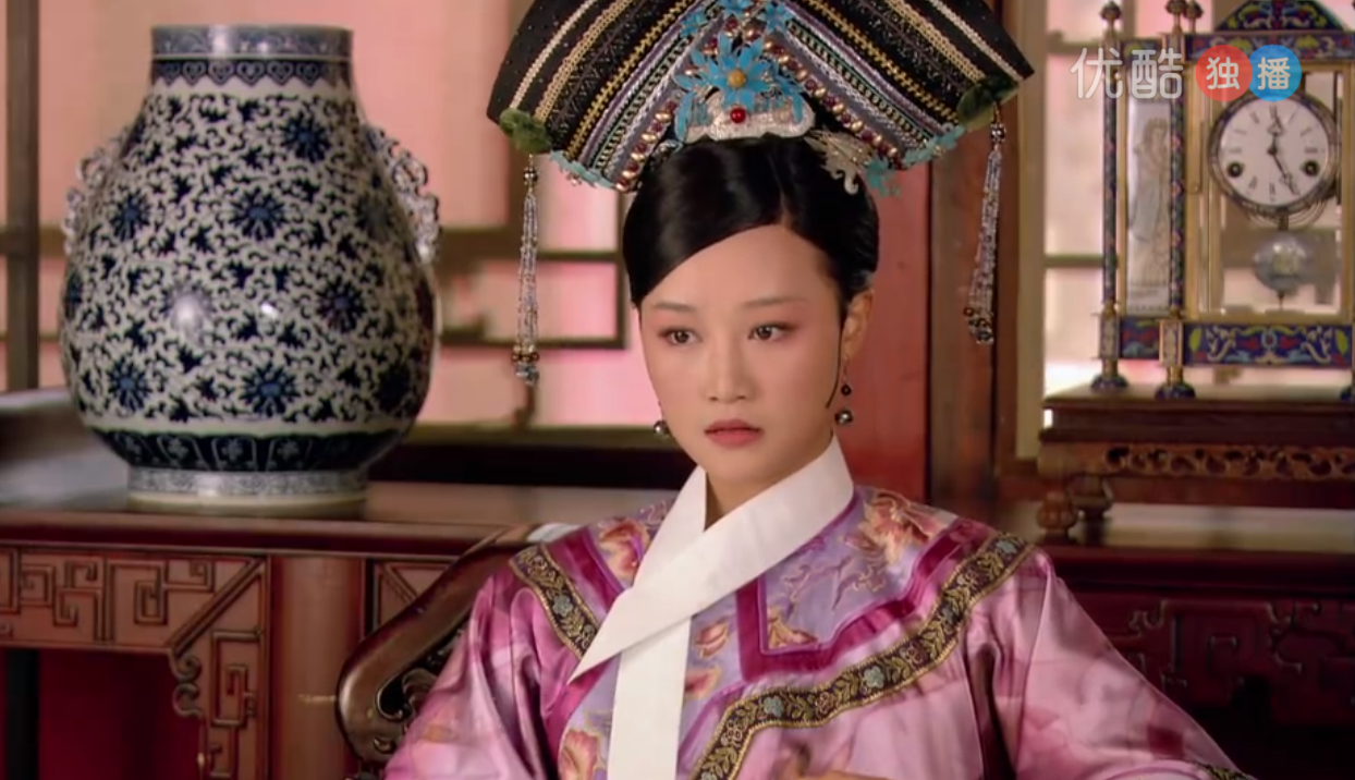 浣碧更名玉隐后换了6个造型,点翠冠不输华妃,王府装却不忍直视