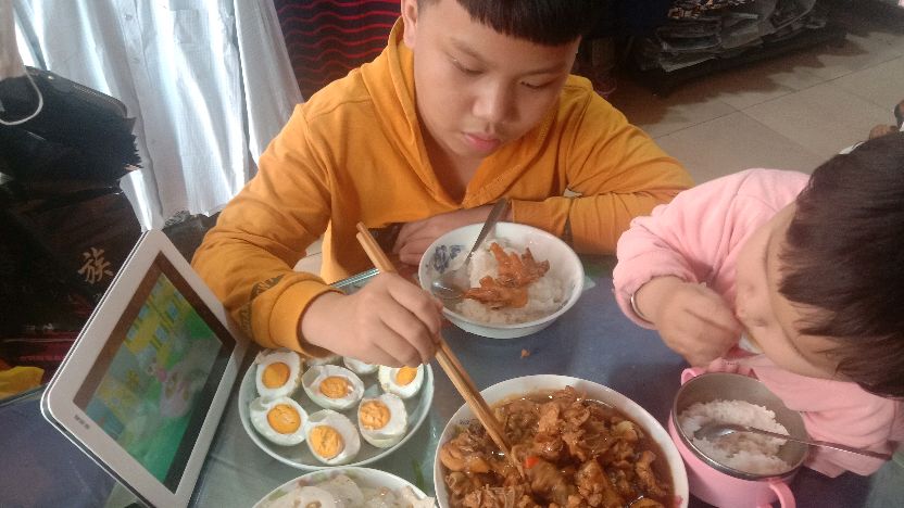 儿子拍妈妈马屁,目地原来在这里