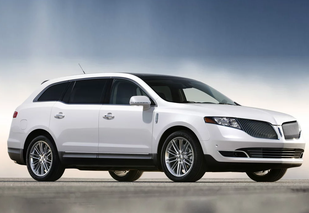 林肯mkt3.5t at不但外观好看,内饰也非常奢华,很吸引眼球