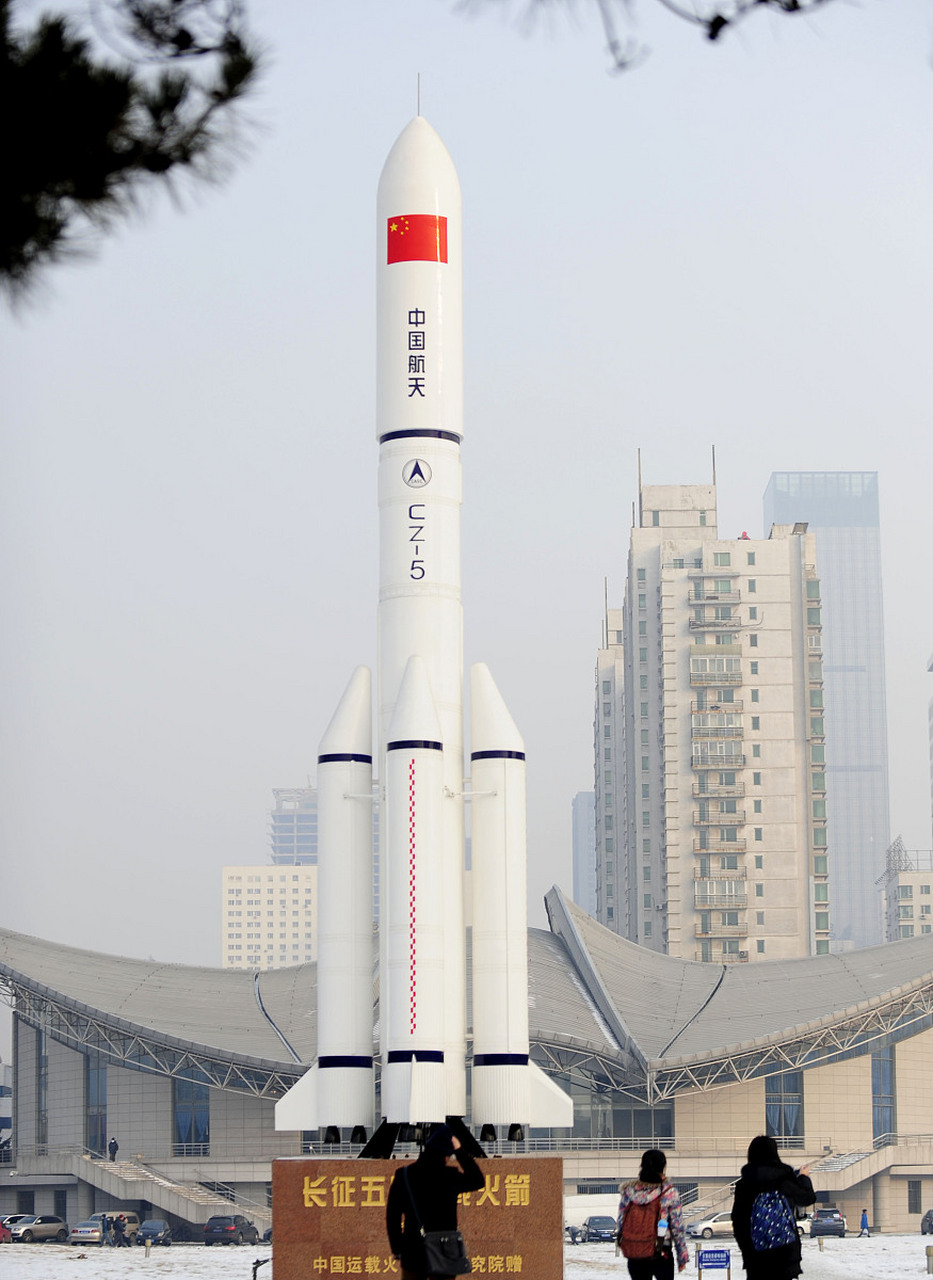 长征10新型载人运载火箭重量是长征5b的3倍多,你是否觉得不可思议?