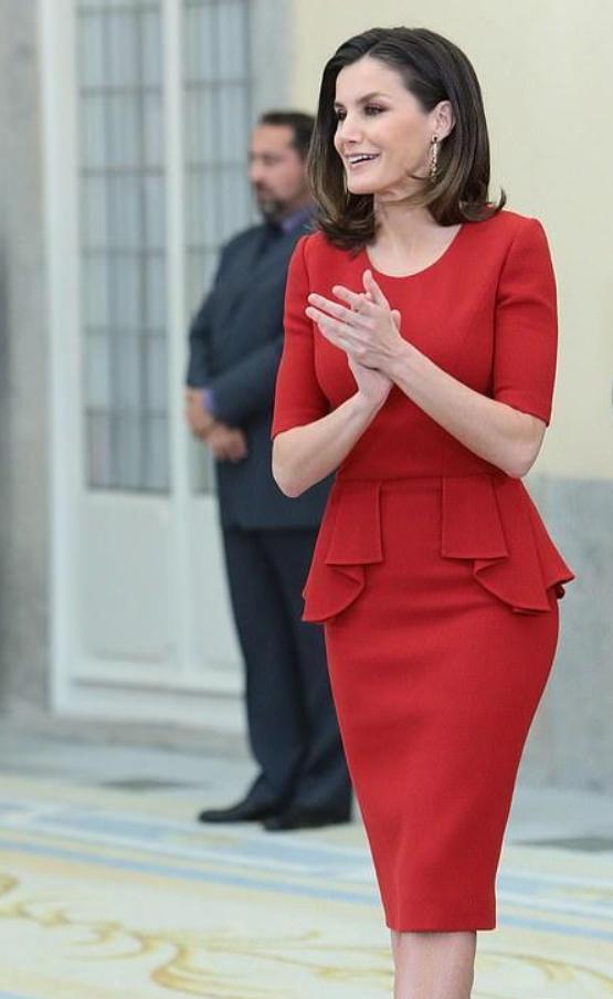 西班牙王后a4腰太迷人!穿上红裙,想低调都难