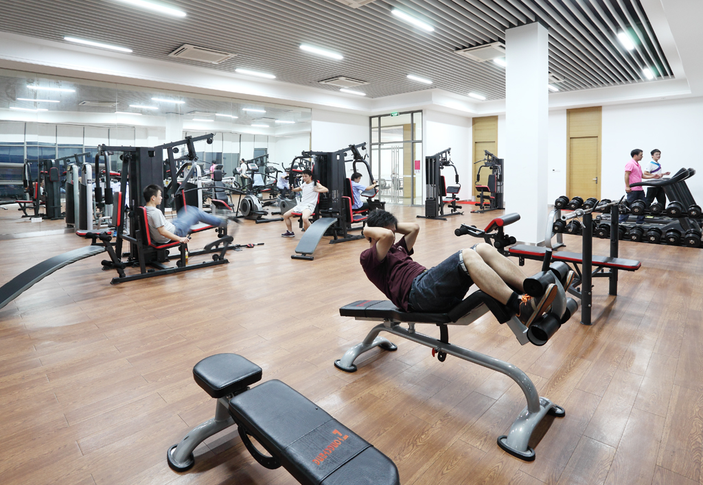 女子洗浴时突被闯入,男子:我什么都没看到,女子:我什么都没穿