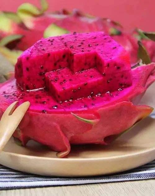 火龙果白肉和红肉只有颜色区别?差别其实挺大,以后知道怎么买了