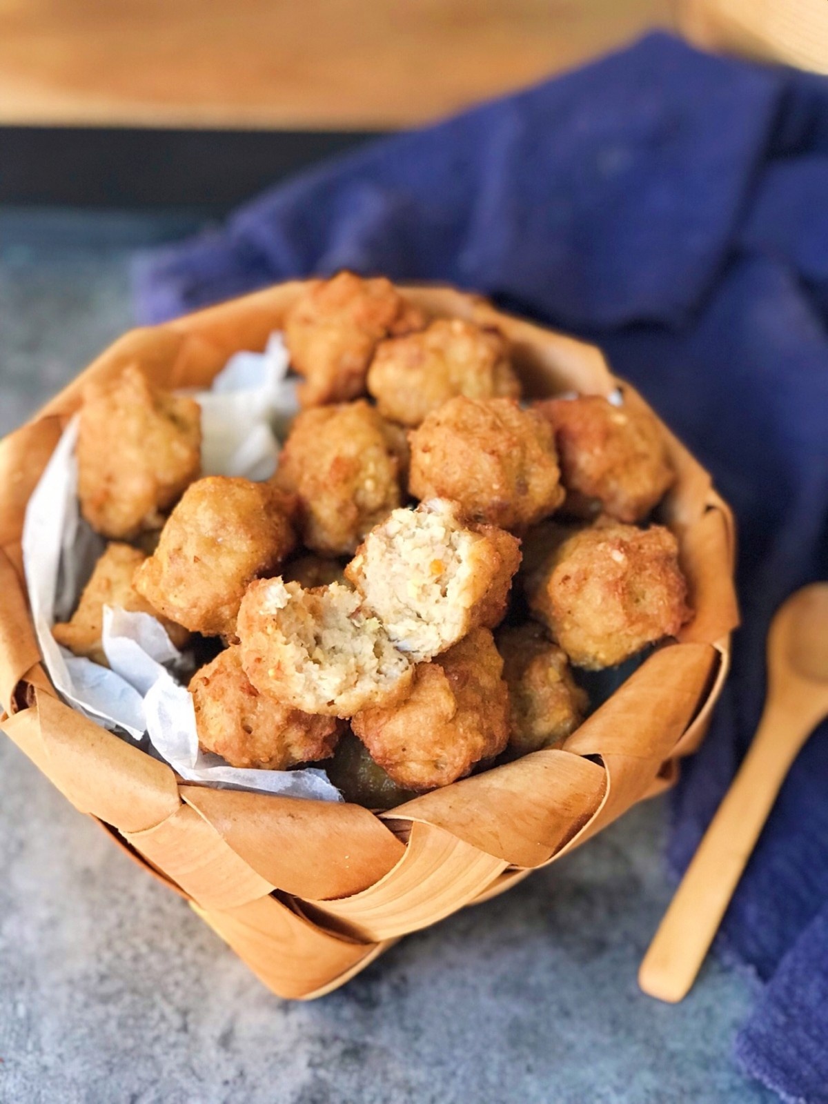 用1个剩馒头,炸出焦酥不松散的肉丸子,做法超简单