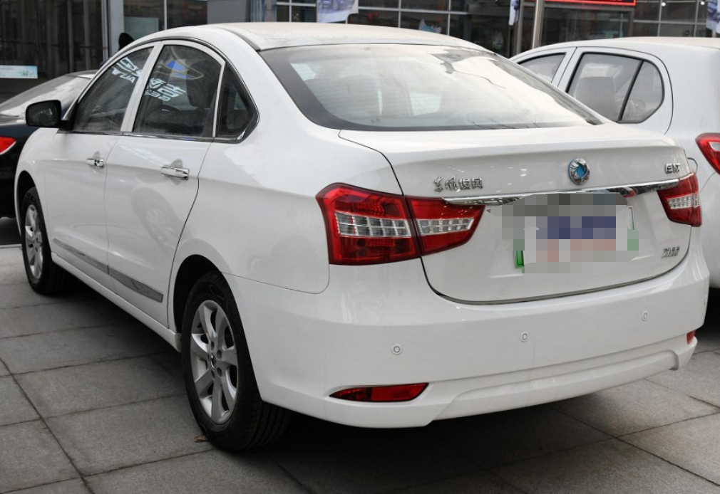 东风汽车-俊风e17,整体外观造型独特,极具现代感