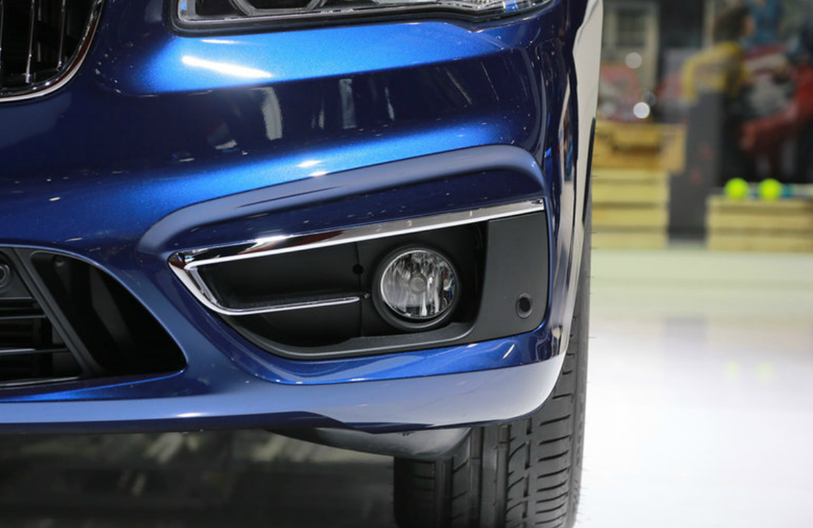 这款车雾灯设计的非常不错,看起来个性十足.