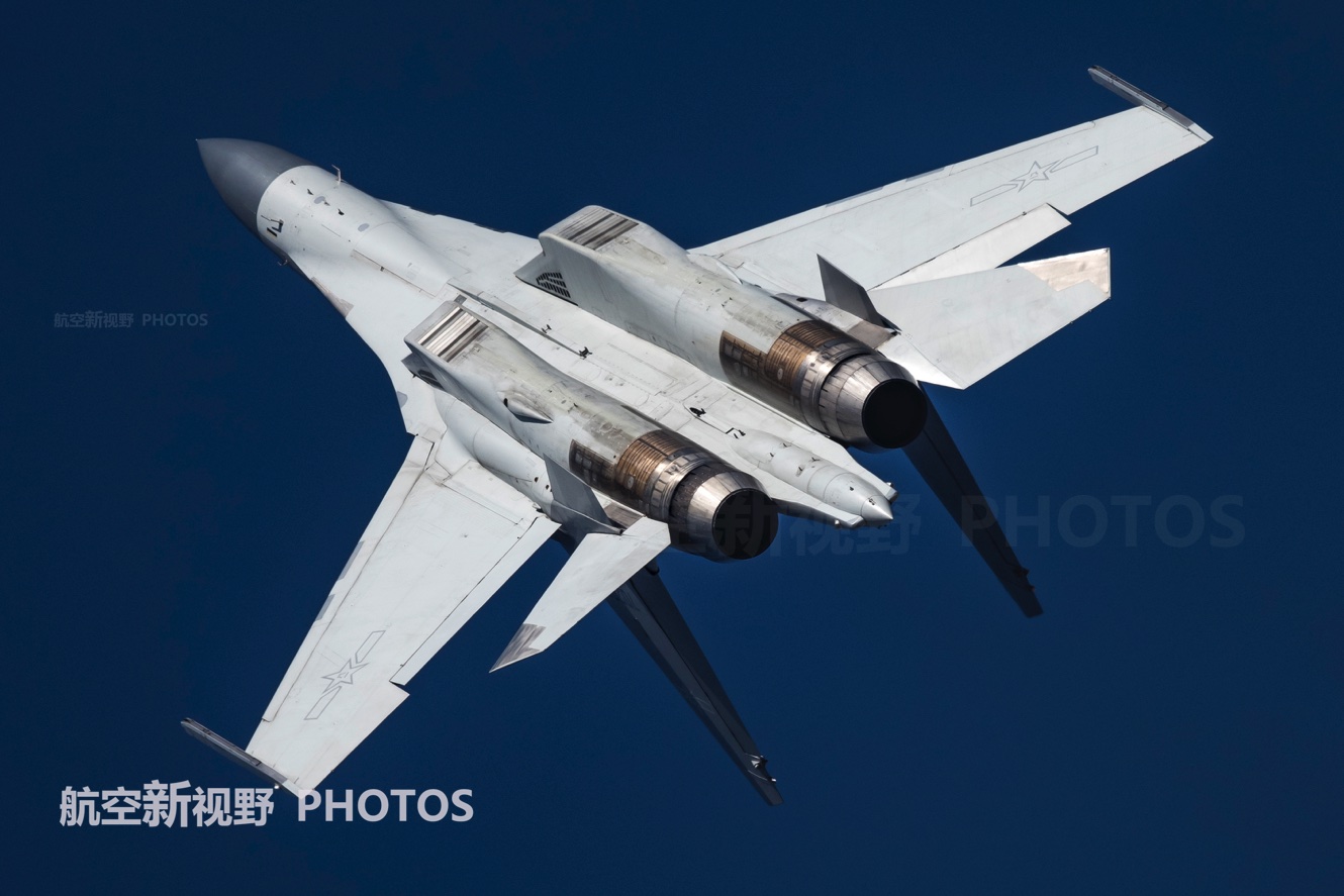 歼-16战机终于公开,国产四代半重型战机首秀,长春航空展的明星