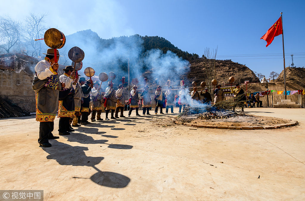 "藏历新年民俗"非遗"巴郎鼓舞"上演
