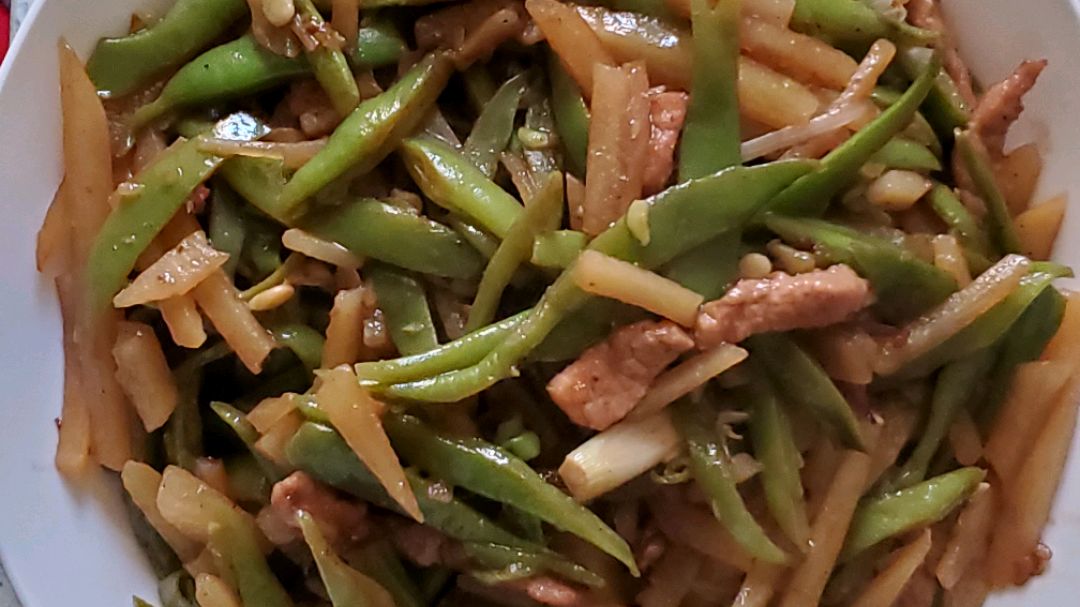 12根芸豆1个土豆2两肉做的美味,越简单的食材越简单的做法越高端