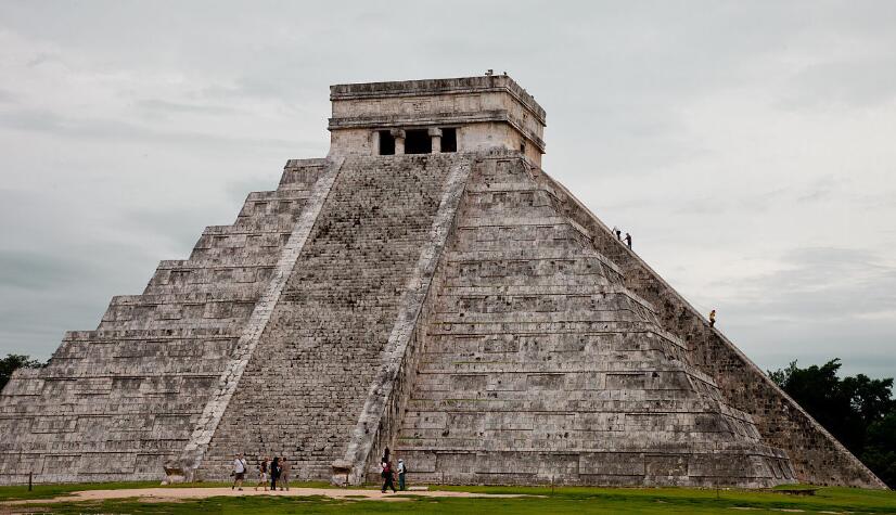奇琴伊察库库尔坎金字塔位于墨西哥尤卡坦半岛北部,是玛雅古国最大,最