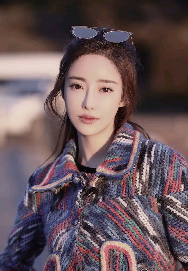 刘凡菲精美壁纸:明艳动人,清新灵动!