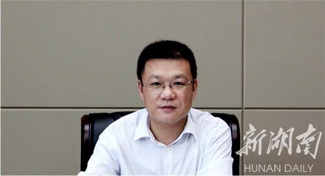 周俊文主持召开湘乡市人民政府党组会议