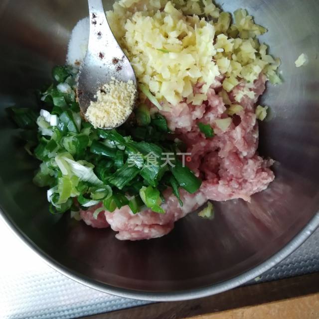 馄饨馅这样调,好吃不破皮,30个都不够吃
