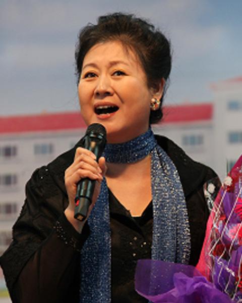她是《乡村爱情》里王小蒙的妈妈,8次登上春晚,今56岁气质依旧