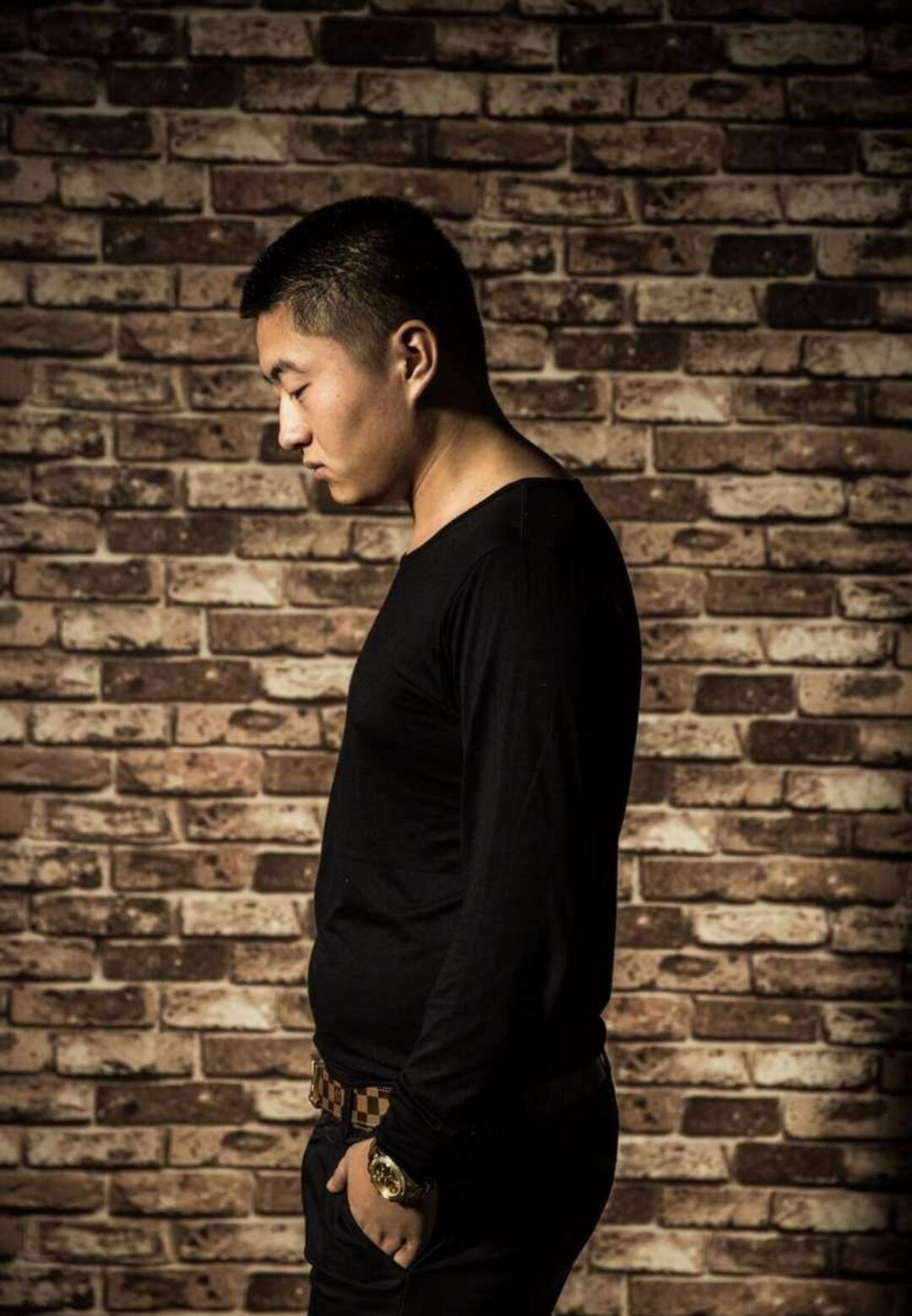 小洲直播表示yy年度男脱口秀组压力大,没有千万拿不下第一