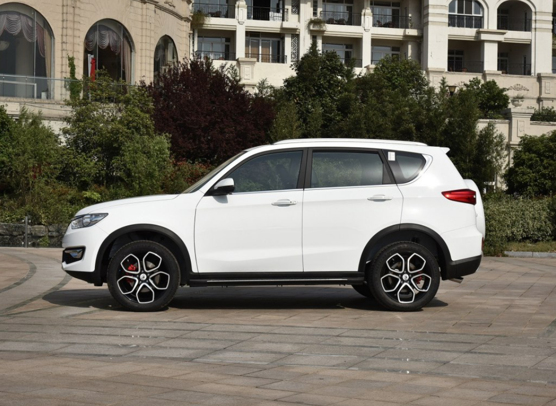 凯翼x3外观时尚,整体视觉效果很棒,颜值狂野不羁