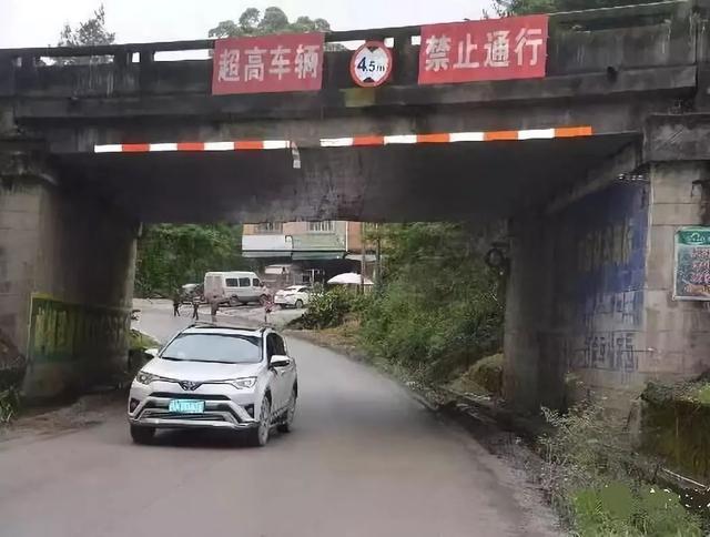 思陇立交桥辅道5月15日起开始实行交通管制 时长大概一年半!