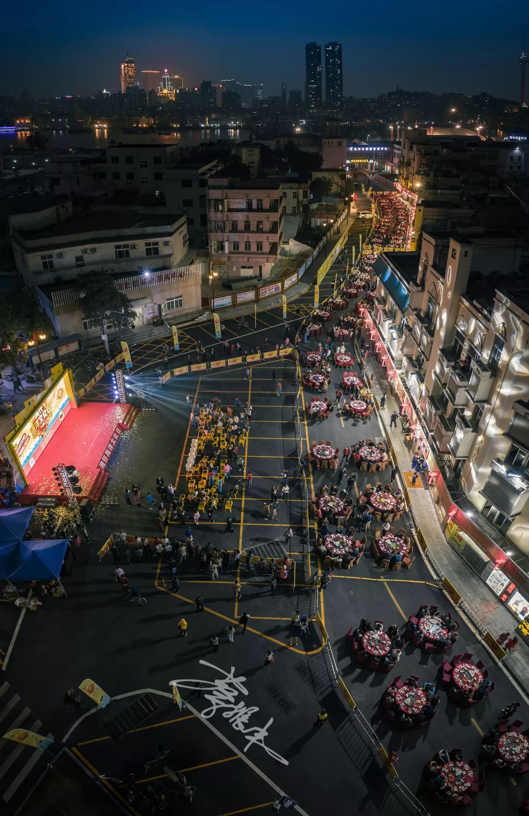 千人夜宴!湾仔海鲜街的另一种打开方式