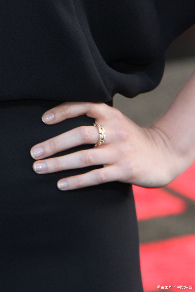 女生戴戒指在不同手指的含义,你知道吗?