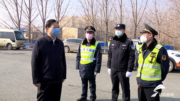 菏泽市牡丹区委书记张福龙深入到各高速出入口留验站调度新型冠状病毒