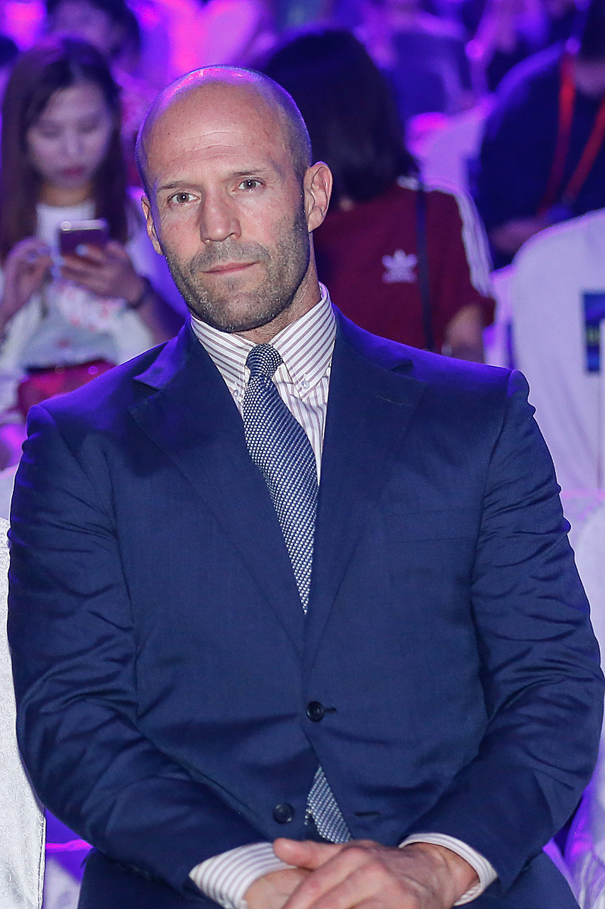 近日,吴京与杰森·斯坦森合作的深海怪兽大片巨齿鲨2:深渊发布了国风