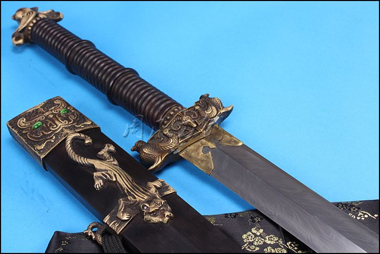 历史上的"四大名剑",稍稍用力,便划破16层白纸!