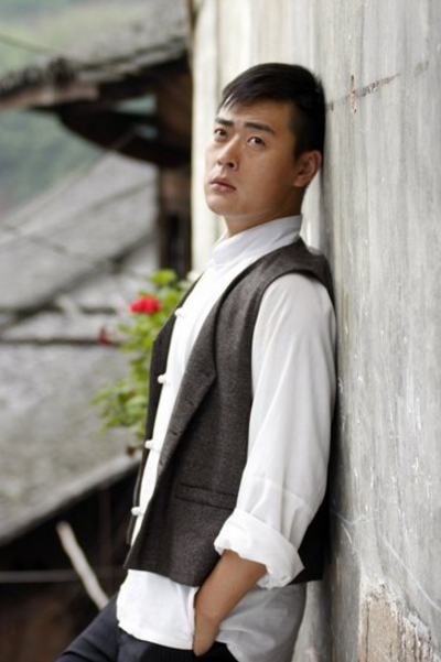 片约不断的张桐,本应该迅速成为一线男演员,却不料在拍摄电视剧"一个