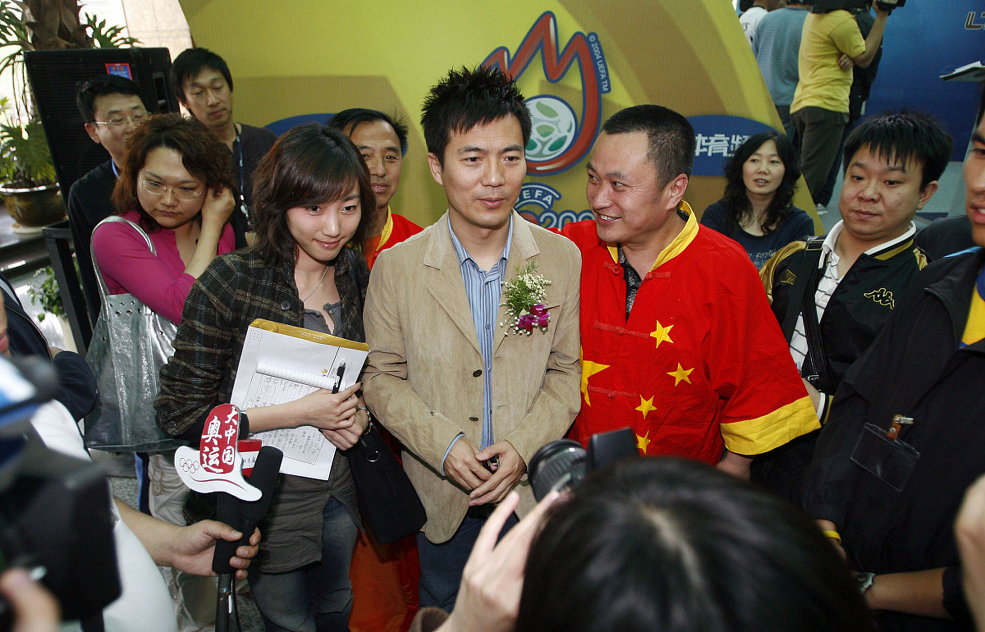 孙颖哭着反对,但黄健翔坚持离异.