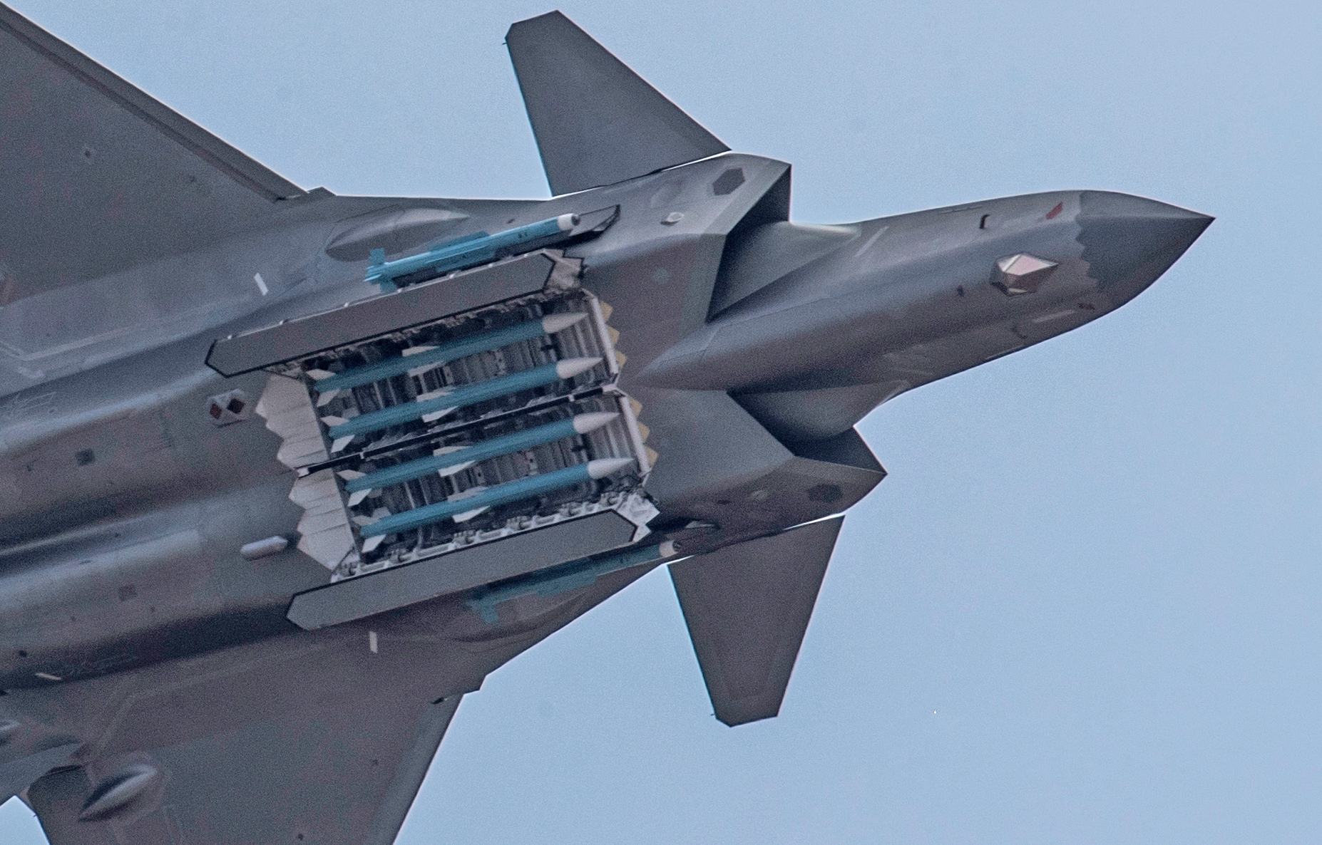 美国秘密为f-35打造新武器,称将超越歼-20,中国成为了被追赶者