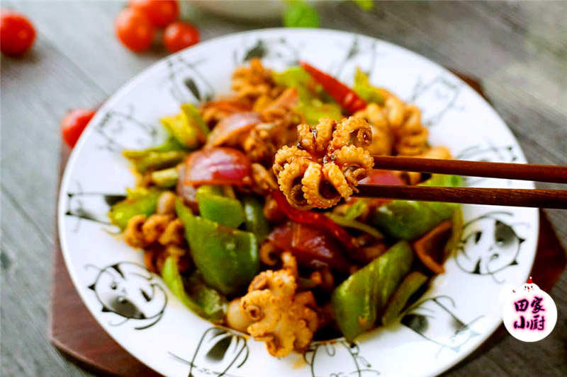 家里做的这道爆炒小章鱼,营养美味又下饭,吃货可不能错过的美食