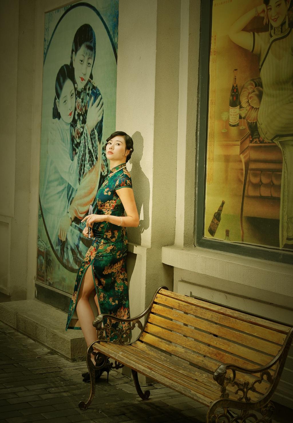 佳人摄影:走在复古的小巷中