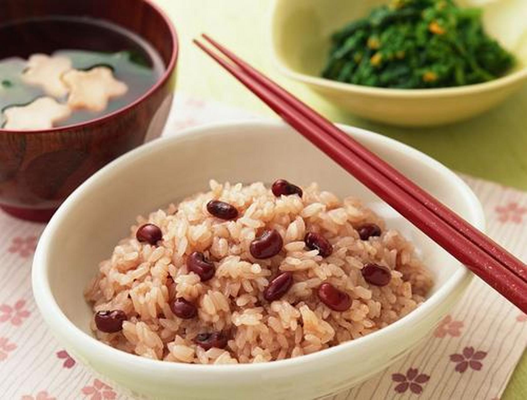 湖南湖北一带,在冬至这一天一定要吃上赤豆糯米饭.