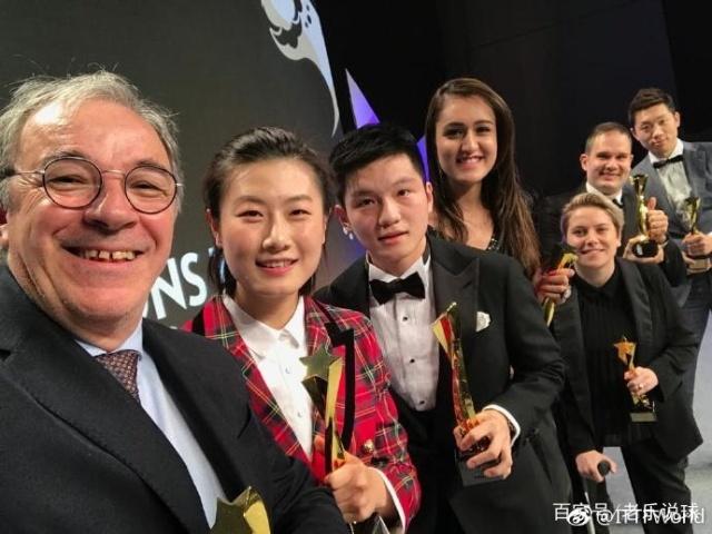 樊振东和丁宁是异父异母姐弟?颁奖典礼合照,简直太像了!