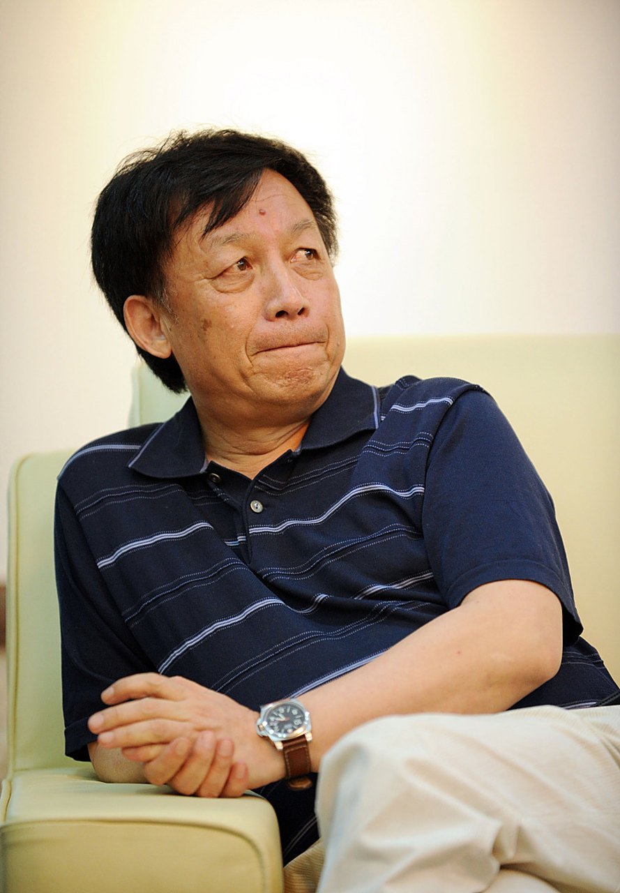 现在的女大学生也放得开了!厦门大学的教室里,一个学生竟然公开说要嫁