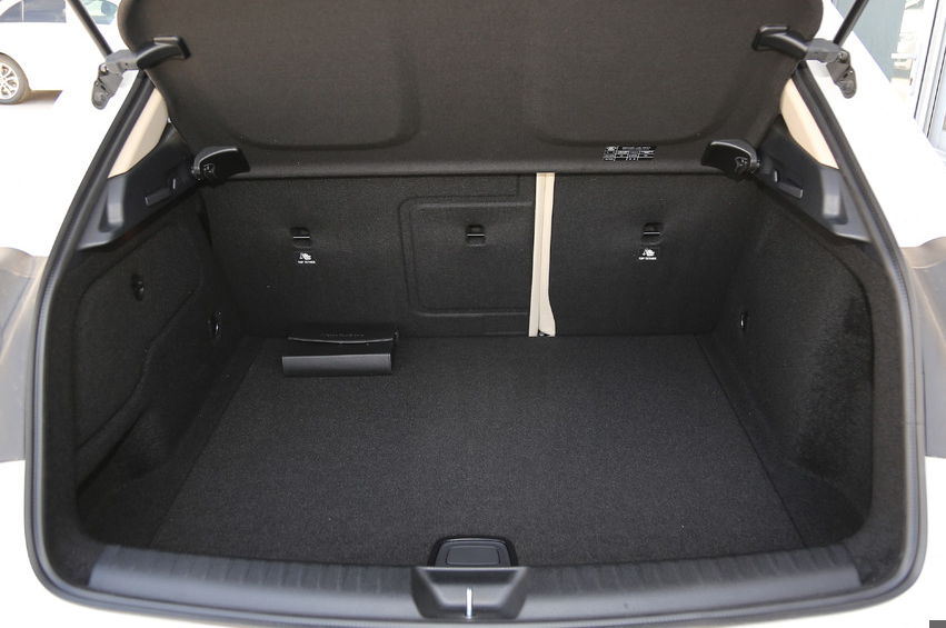 奔驰gla级它的空间以及舒适度都是很好的