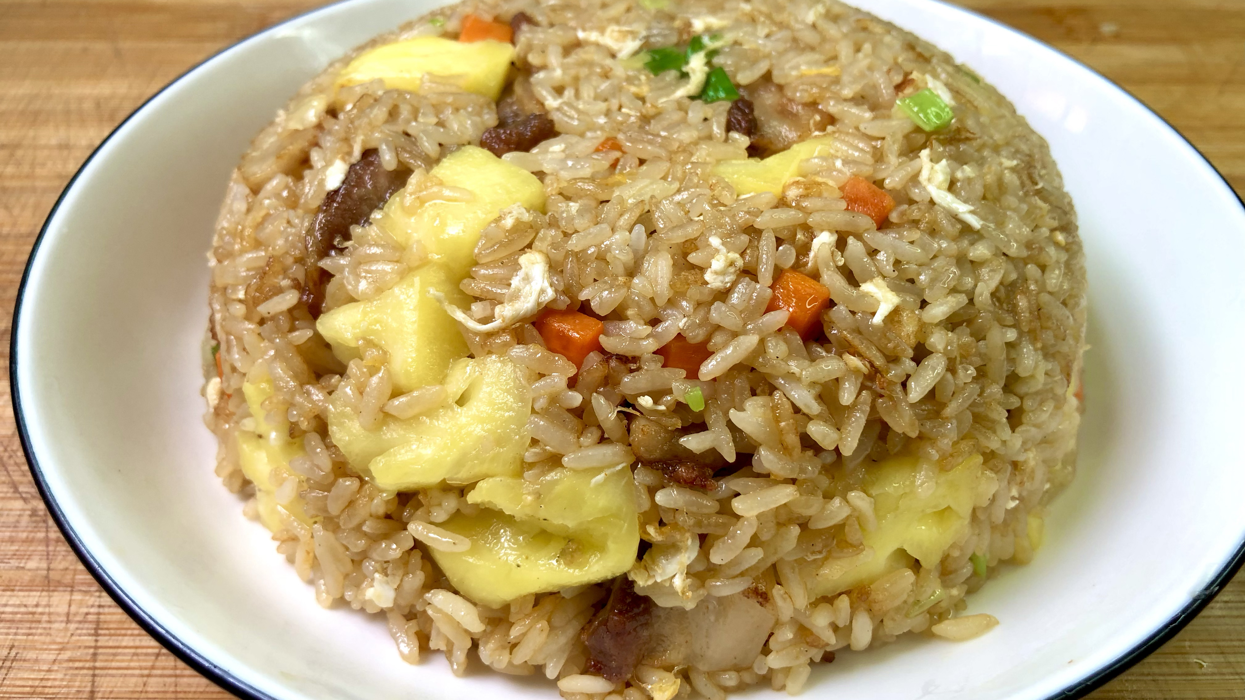 广式菠萝炒饭,做法正宗,米饭分明,越吃越开胃