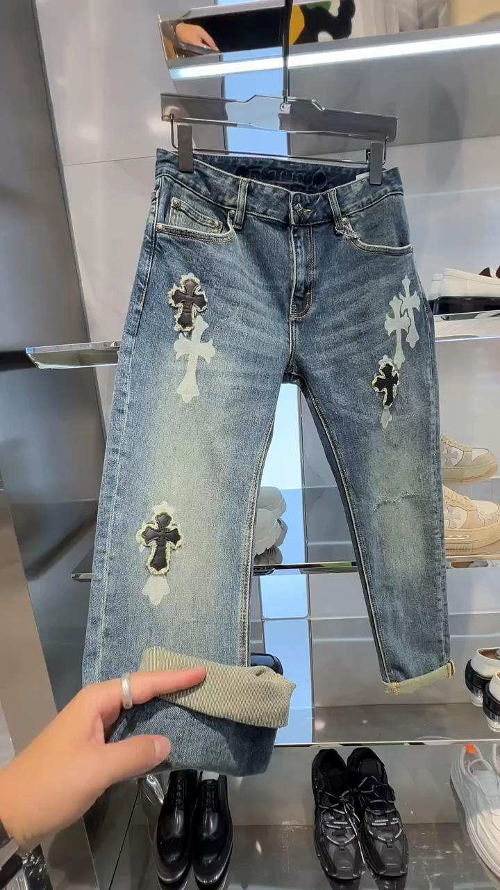 克罗心十字架直筒休闲牛仔裤,独特设计深受成熟男士喜爱-度小视
