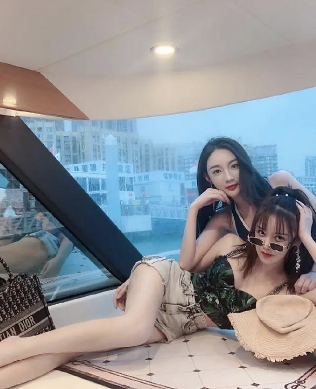 演员高溜称整容失败# #高溜# 燕窝都吃不起了,高溜发文说,我现在太惨