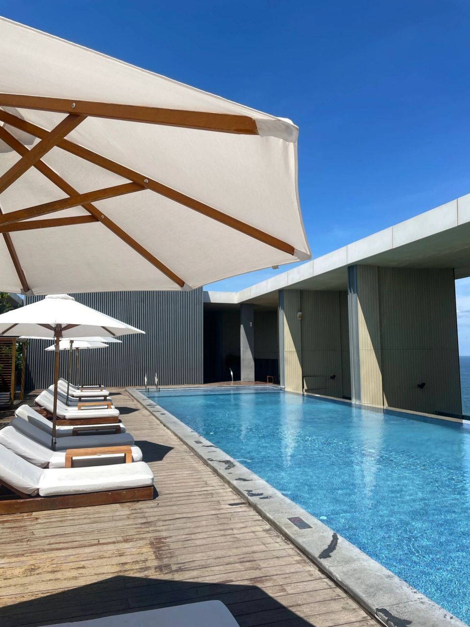 三亚拍照好看的地方 艾迪逊天台泳池 艾迪逊好看的地方太多了 天台