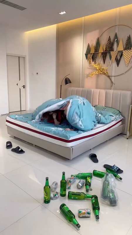 男友假装喝醉酒骗女友没想到女友这醒酒方式有点特殊